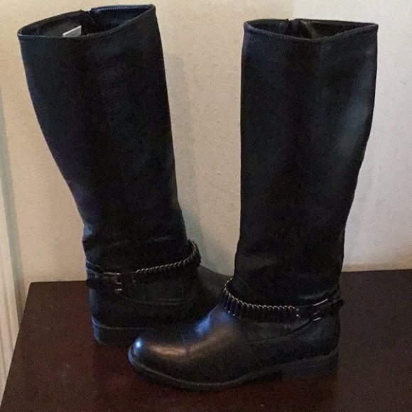 Boots , size 9, that zipper up used been wore once - Picture 3 of 5